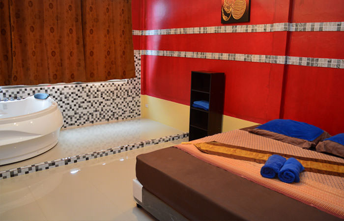 Room with Jacuzzi at Kiss Bangkok Massage